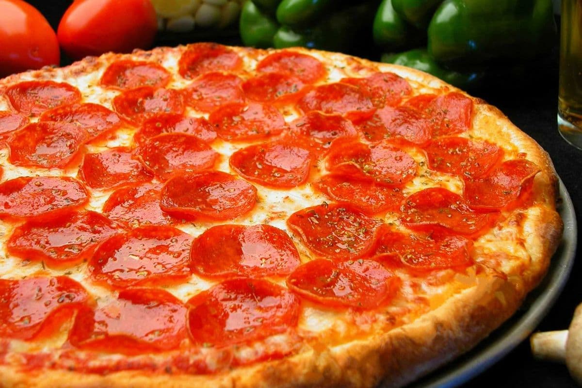 Large Pepperoni Pizza+ FREE GARLIC DIP