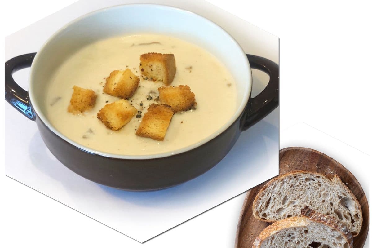 Mushroom soup with bread