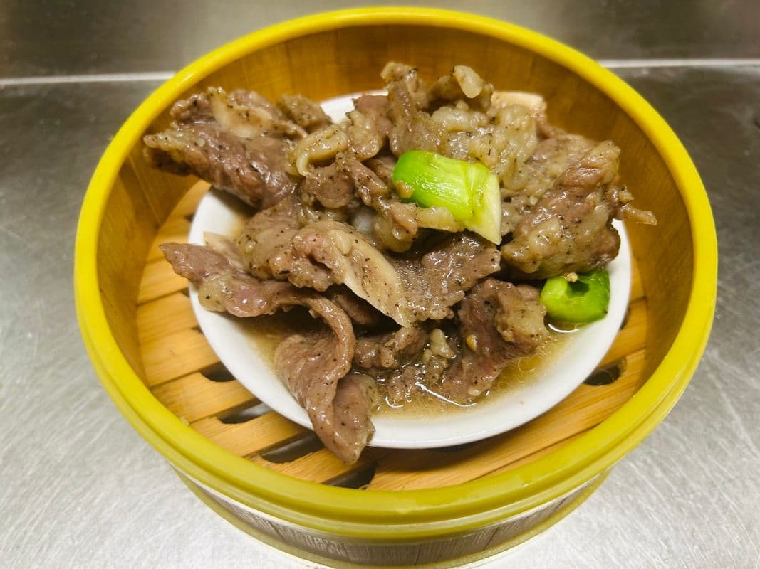 Short ribs with black pepper （S） / Côté de boeuf à la sauce au poivre noir（P）