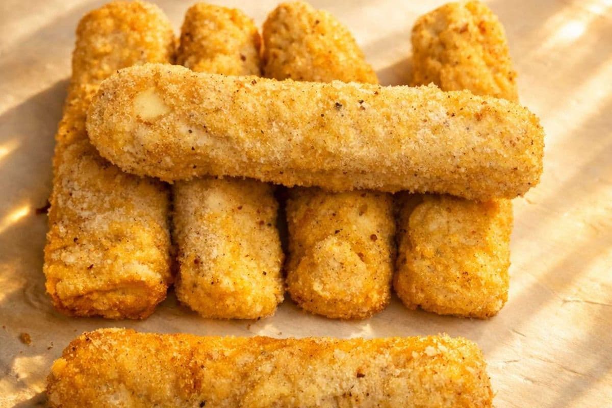 Mozzarella Sticks (6 pcs)