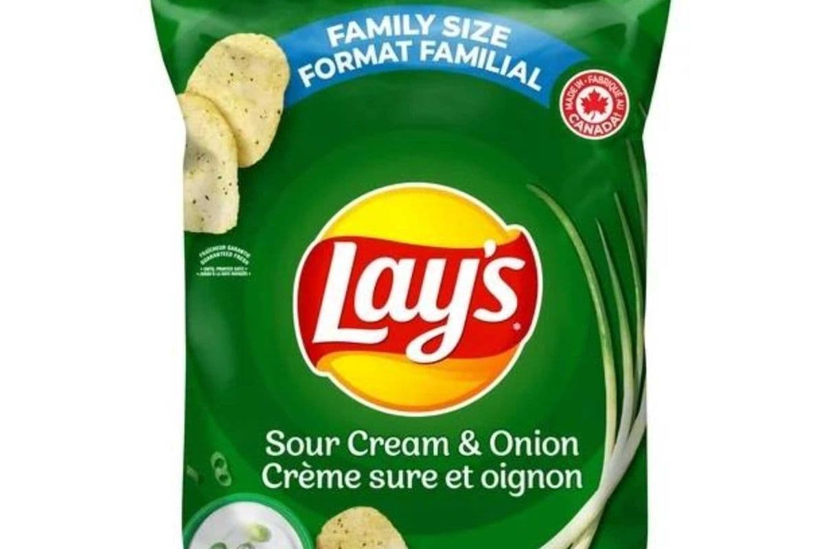 Lay's Sour Cream and Onion (235 g)