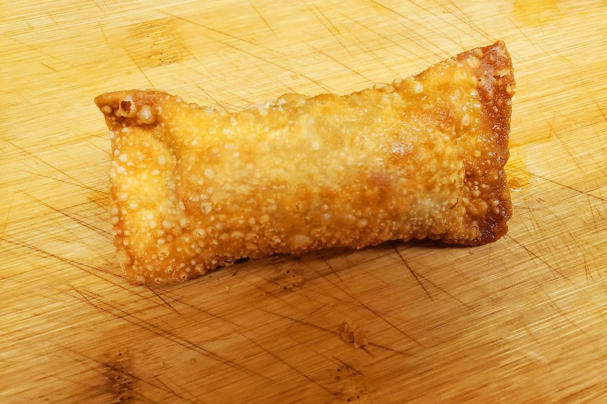 11. Egg Rolls (6 pcs)