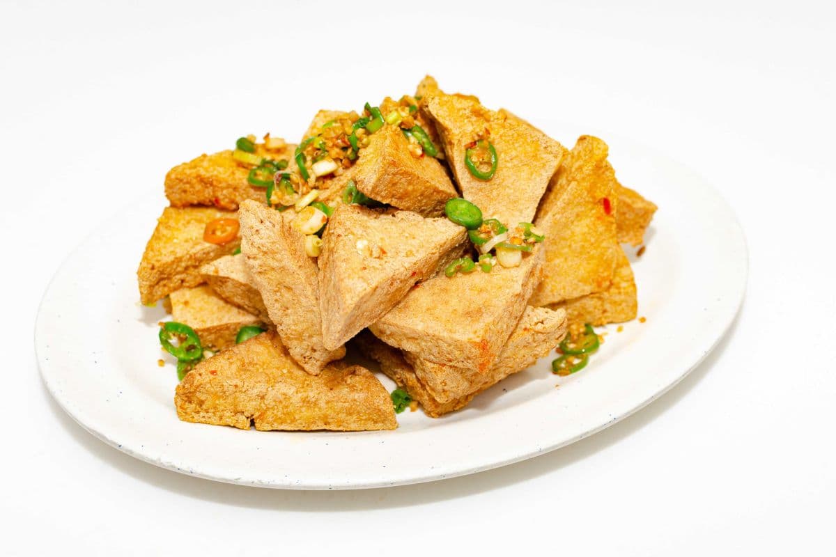 033A Deep-Fried Tofu in Spicy Rock Salt & Serrano Pepper 椒鹽炸豆腐