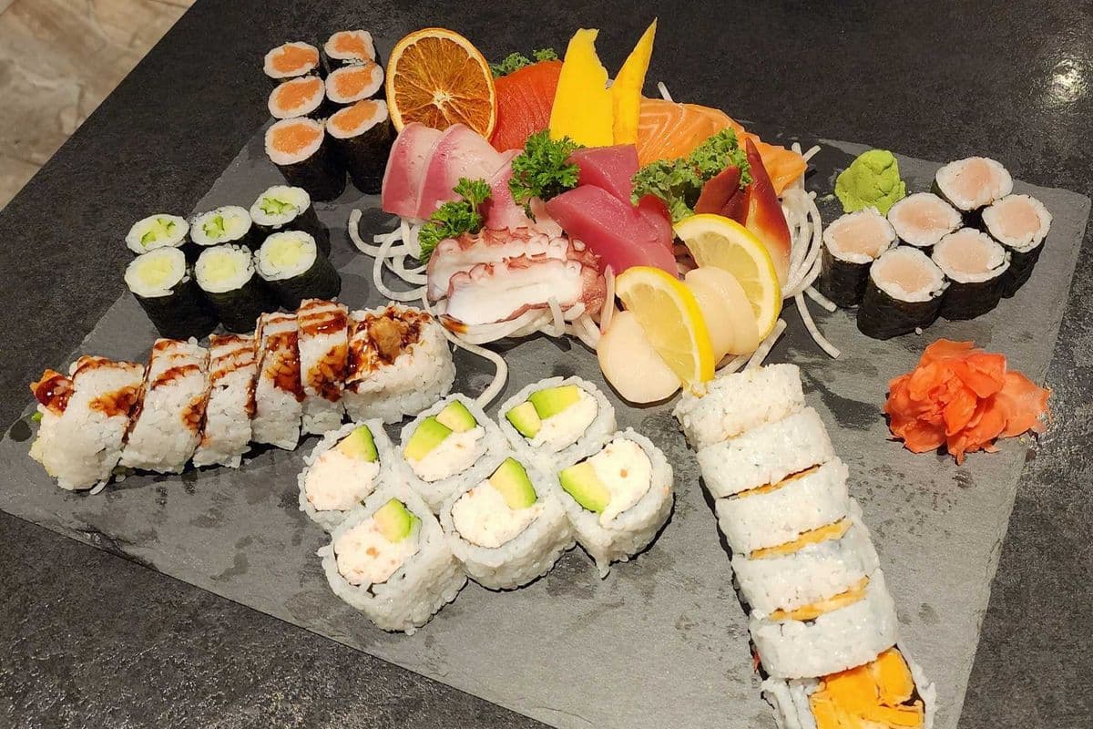 Tray C (Sashimi and Roll Tray)