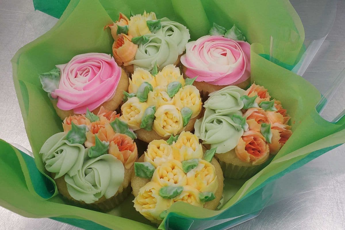Mixed Colour Bouquet (1 x 7 cupcakes)