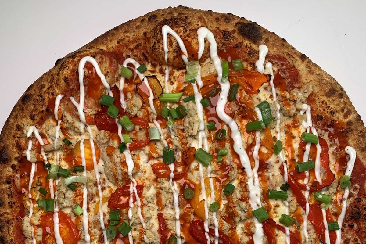 Buffalo Chicken Big Love Pizza 🌶