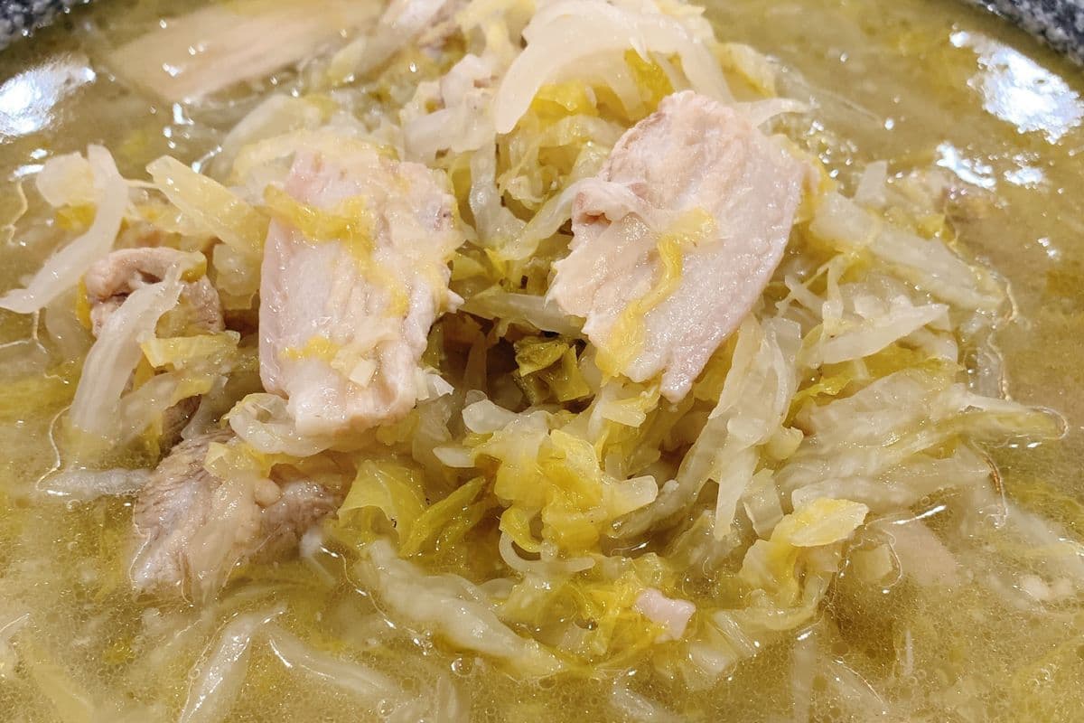E2. Pork and Vermicelli in Pickled Cabbage Soup 豬肉酸菜燉粉條