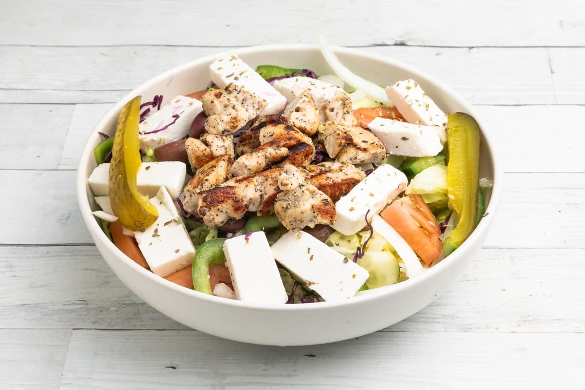 Salade Grecque avec poulet grillé / Greek Salad with grilled chicken