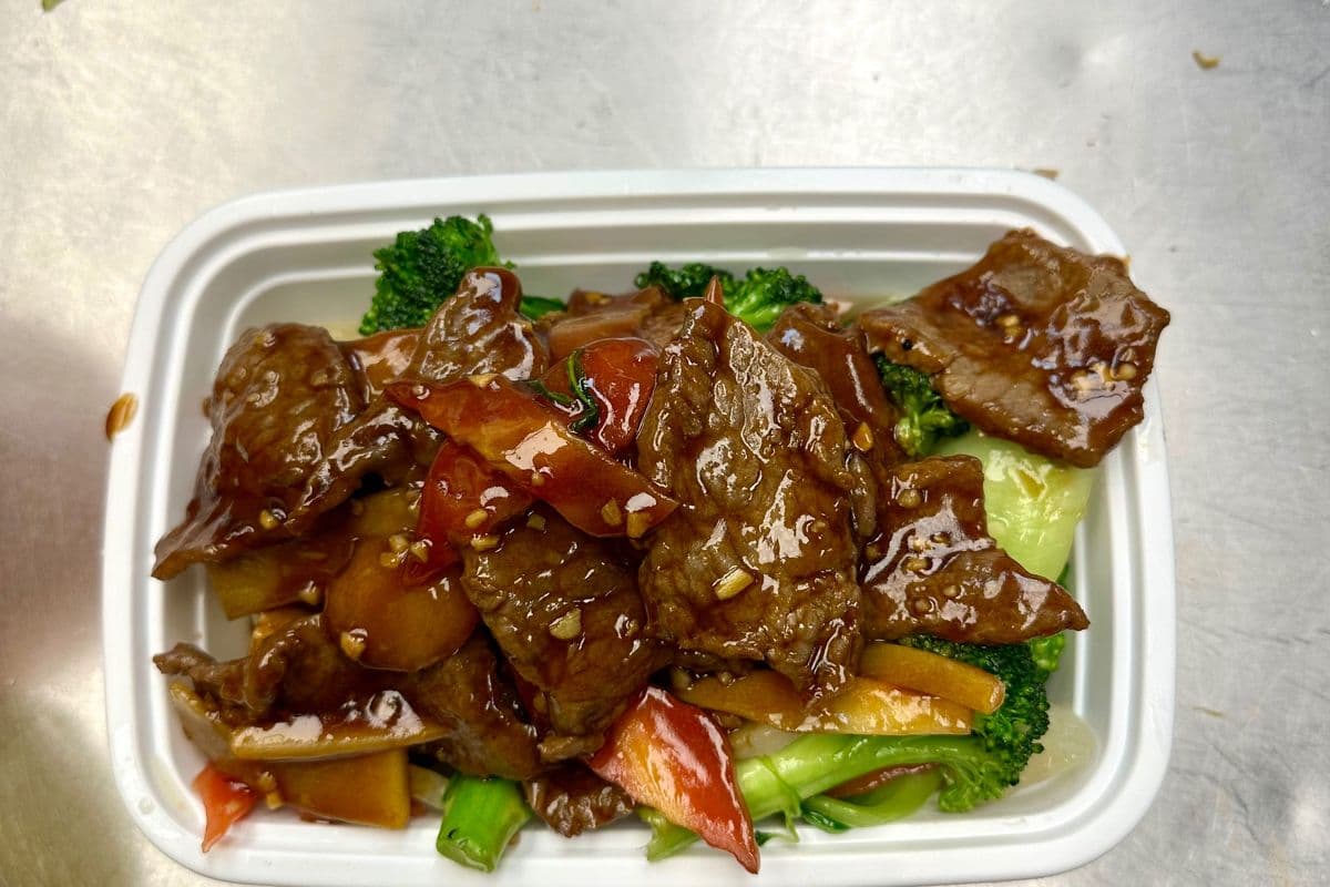 B16. Boeuf Sauté avec Légumes / Beef with mixed vegetables