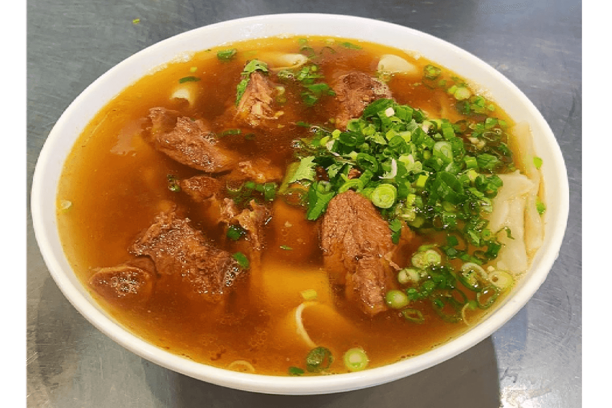 Braised Spare Ribs Noodles Soup 酱烧猪骨面