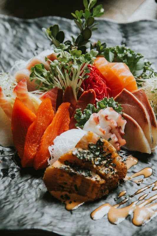 Deluxe Assorted Sashimi (24 pcs)