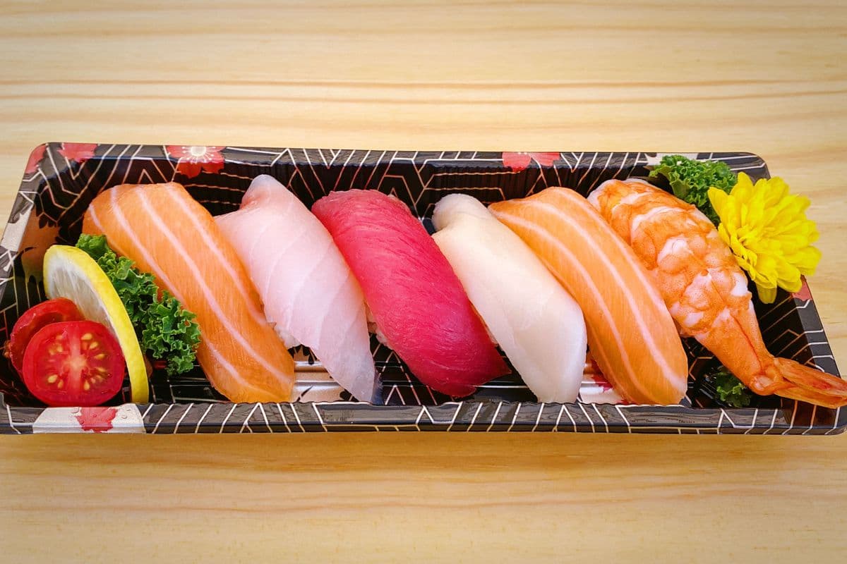 Sushi Sampler (6 Pcs)