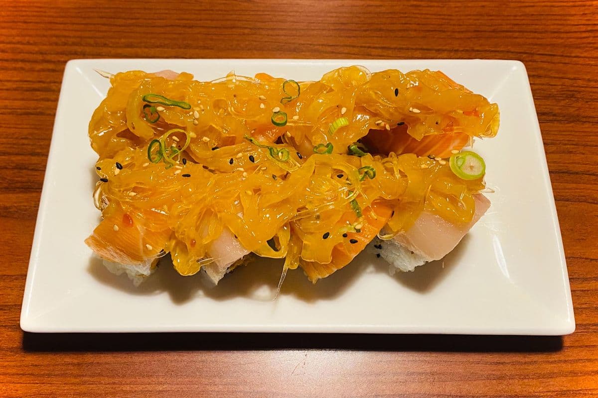 Volcano Roll (8 pcs)