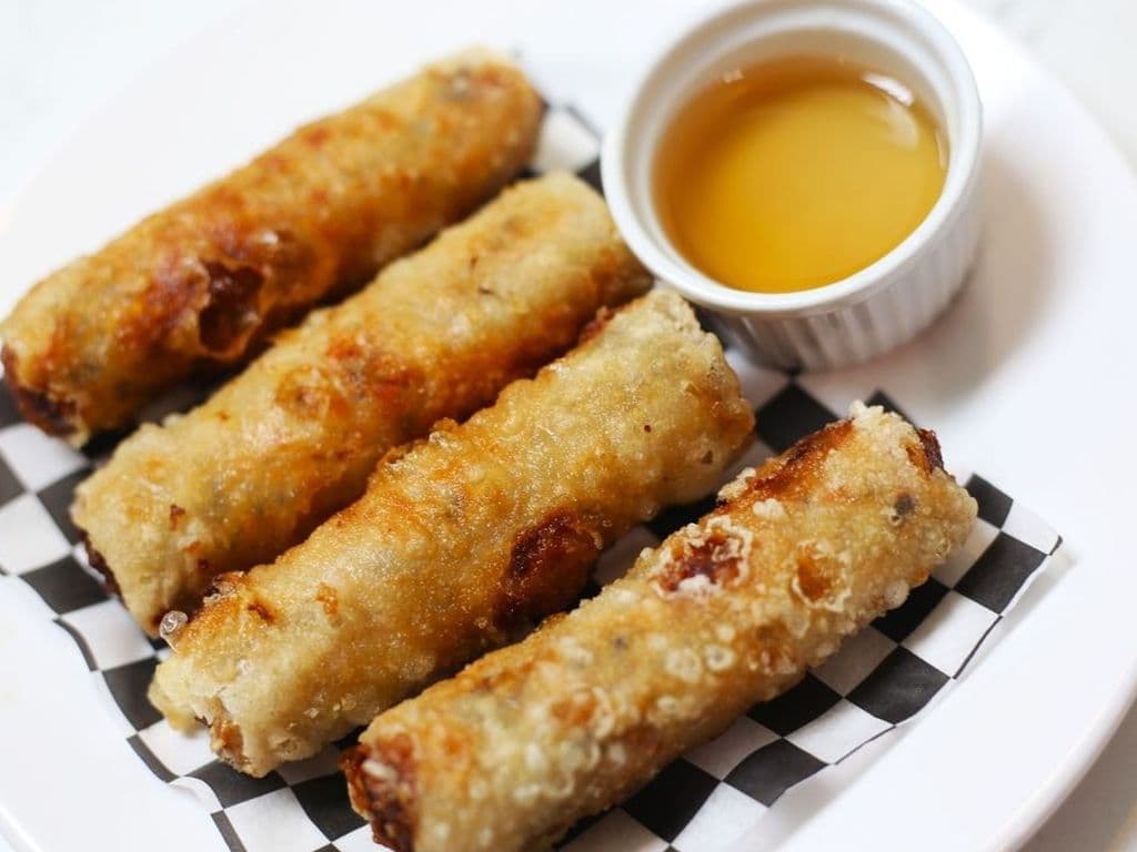 1. SPRING ROLLS 4 PCS