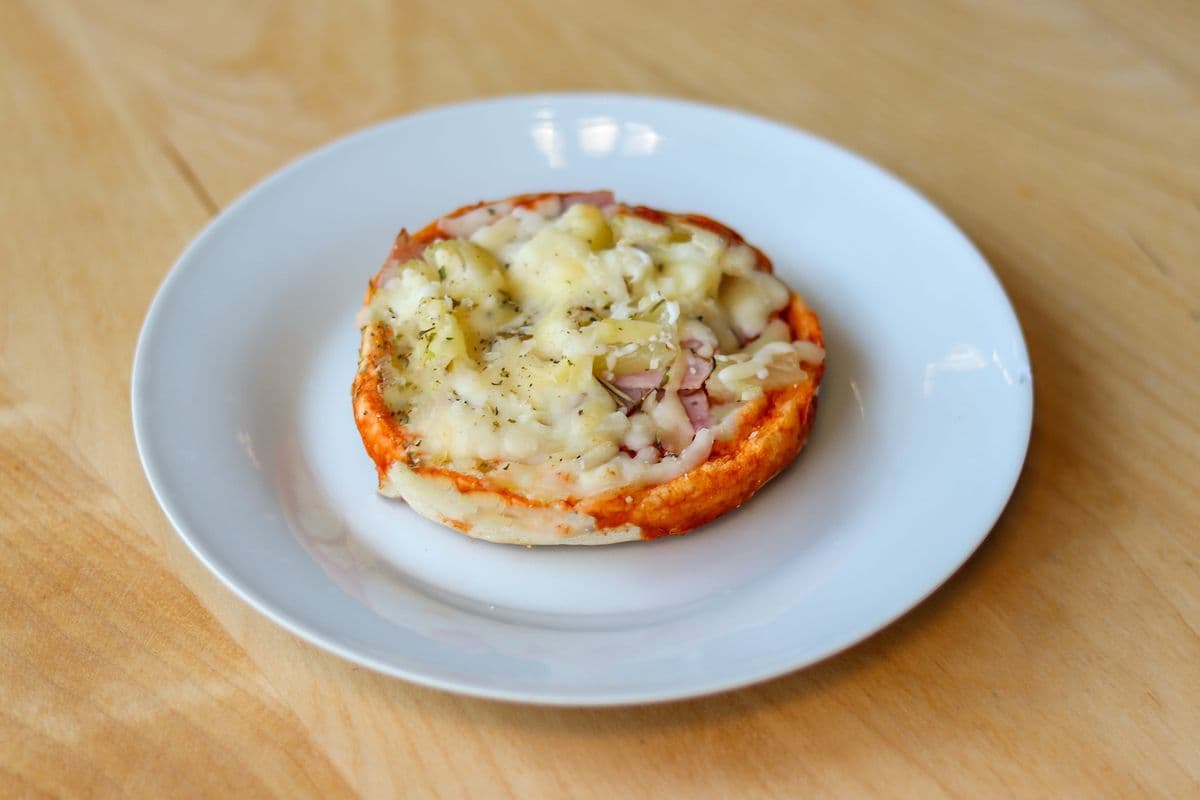 Pizza Bagel Hawaiian