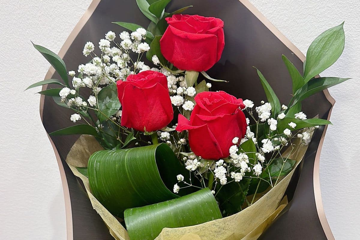 Enchanted - 3 Roses Bouquet