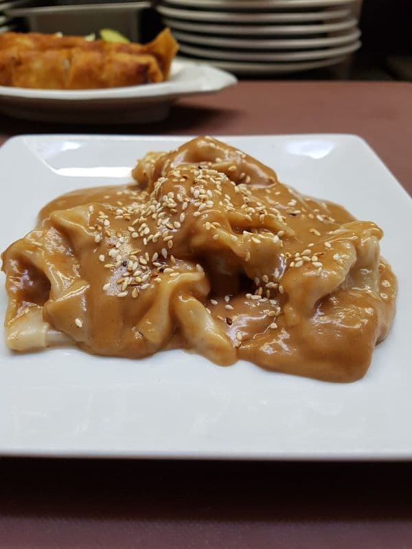 Wontons à la vapeur et à la sauce d’arachide