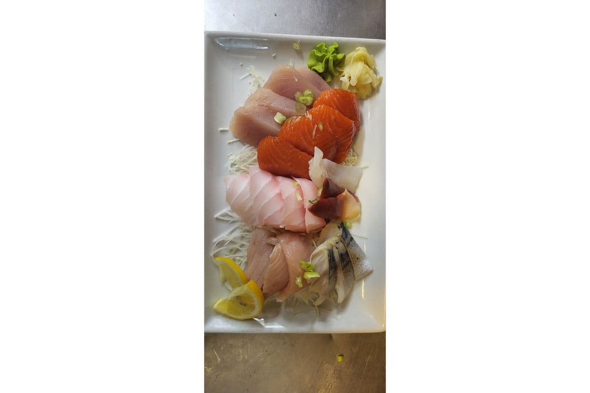 Assorted Sashimi A (17 pcs)
