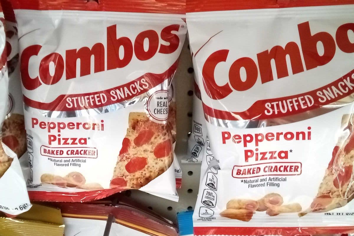 Combos stuffed snack pepperoni pizza