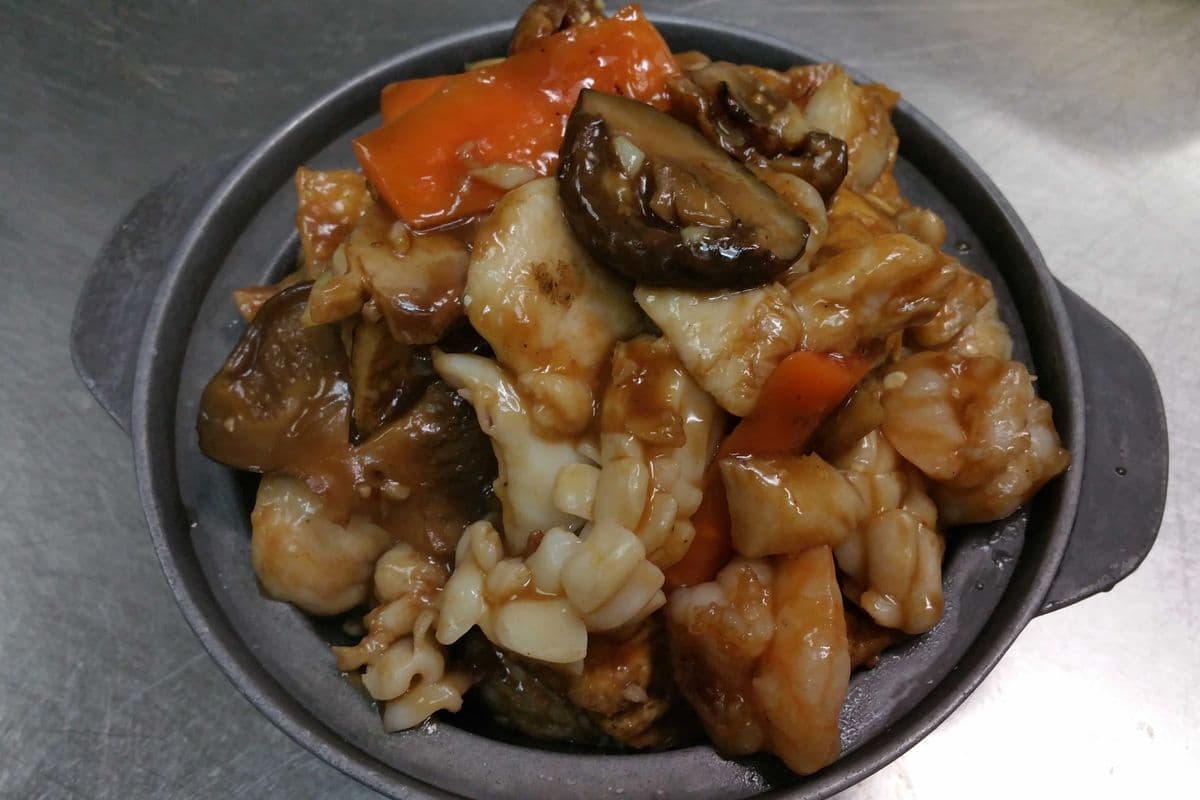 76. Mixed Meat and Seafood with Fried Bean Cake 八珍豆腐煲