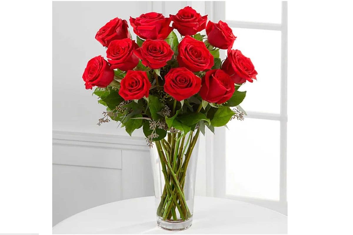 12 Roses in a vase