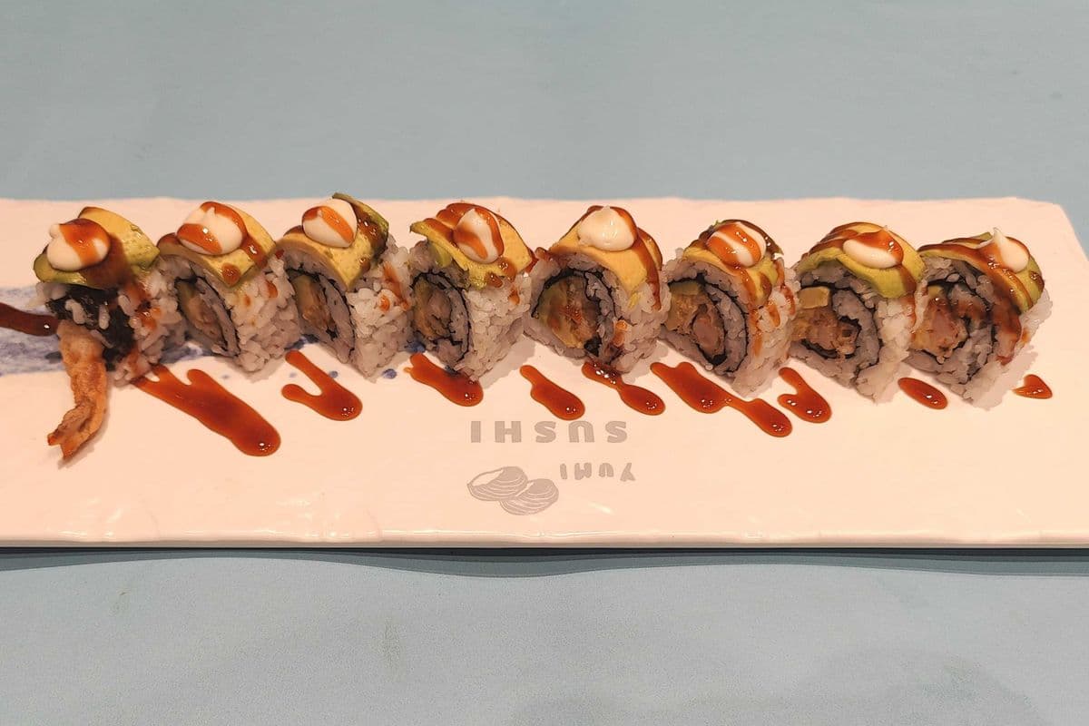 Green Dragon Roll (8 pcs)