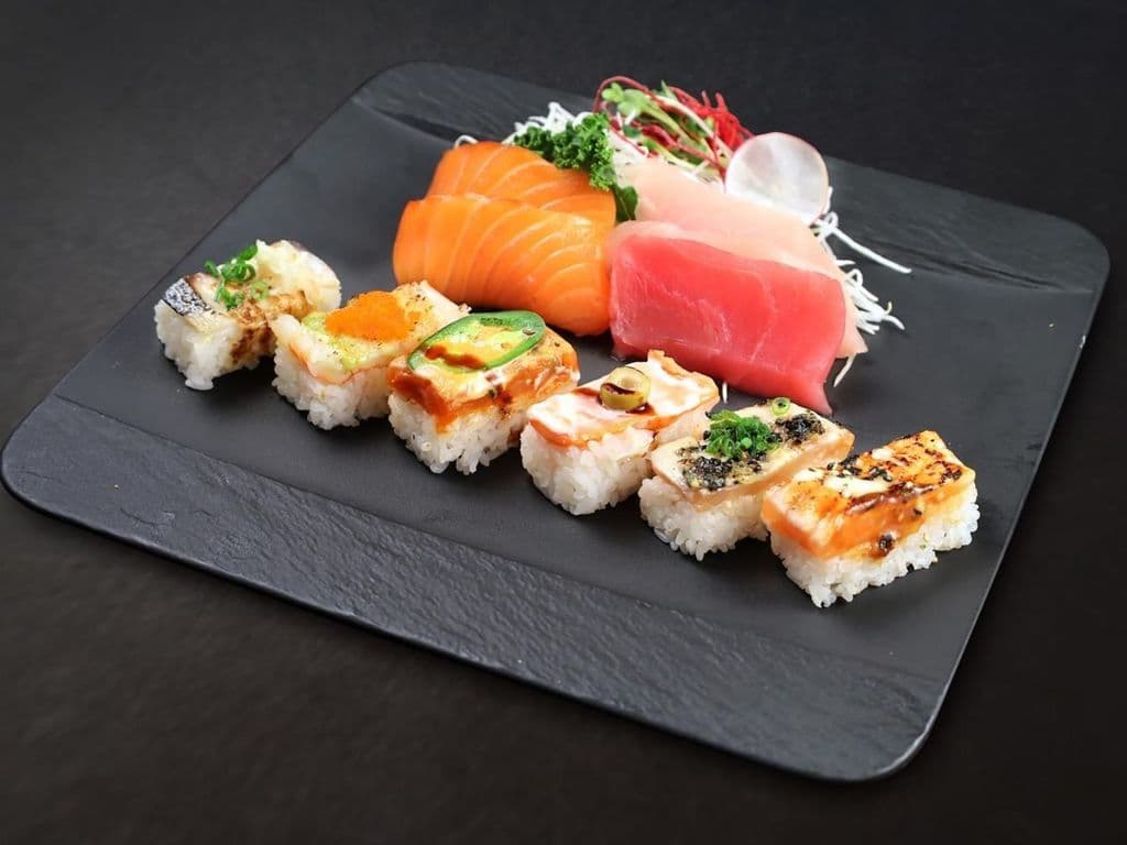 Sashimi & Oshi Combo.