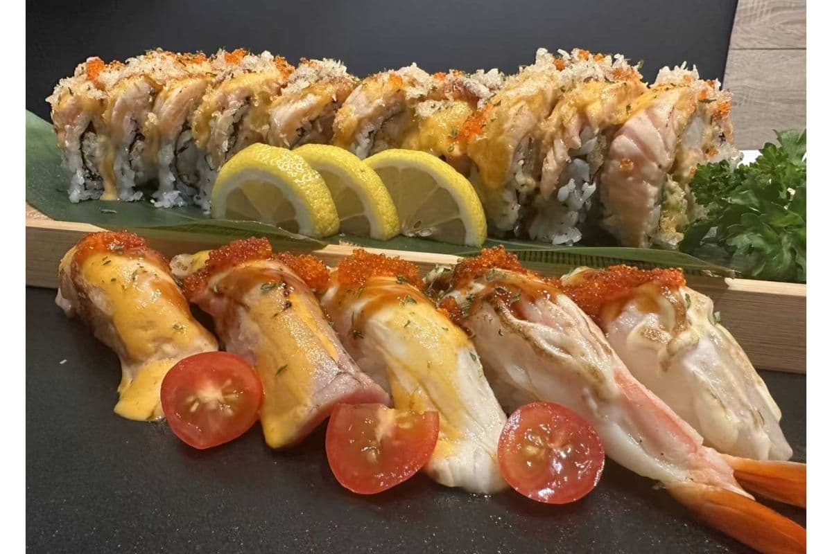 95. Torched Sushi and Roll (15 pcs)