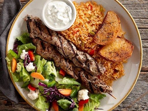 Pork Souvlaki Plate / Assiette de souvlakis de porc