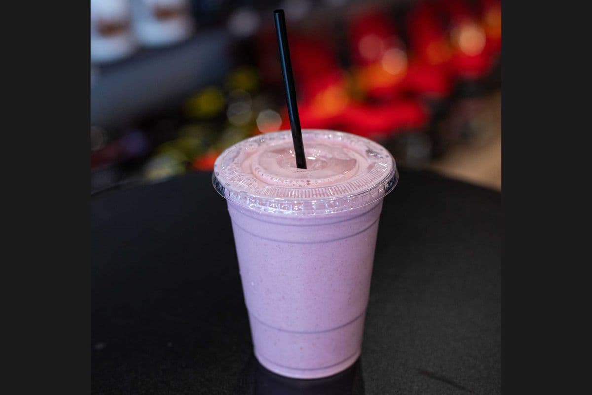 Peanut Butter & Jelly Smoothie (354 Cal)