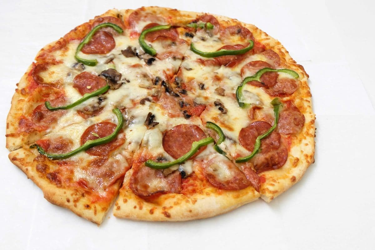 14" Pizza toute garnie / 14" All Dressed Pizza