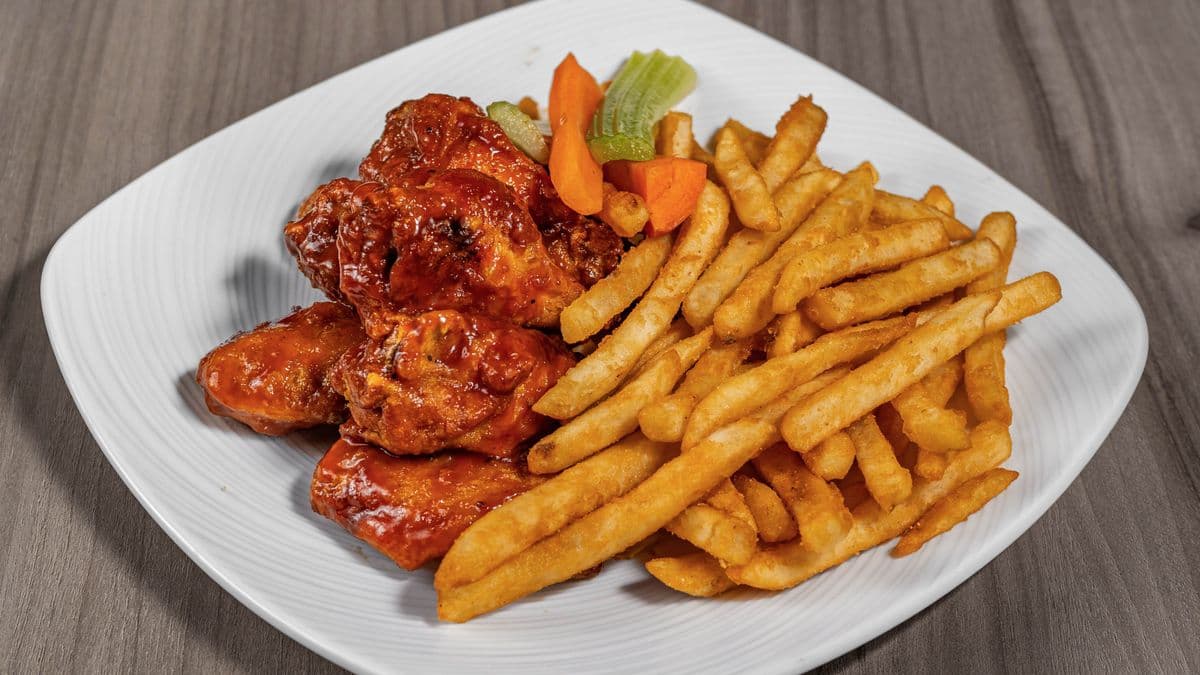 Wings, Fries & Dip (1 lb)