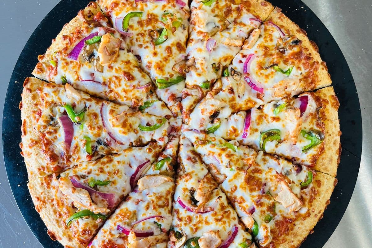 12" Chicken Deluxe Pizza