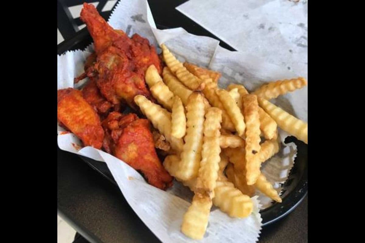 WING MEAL DEAL WITH FREE DESSERT