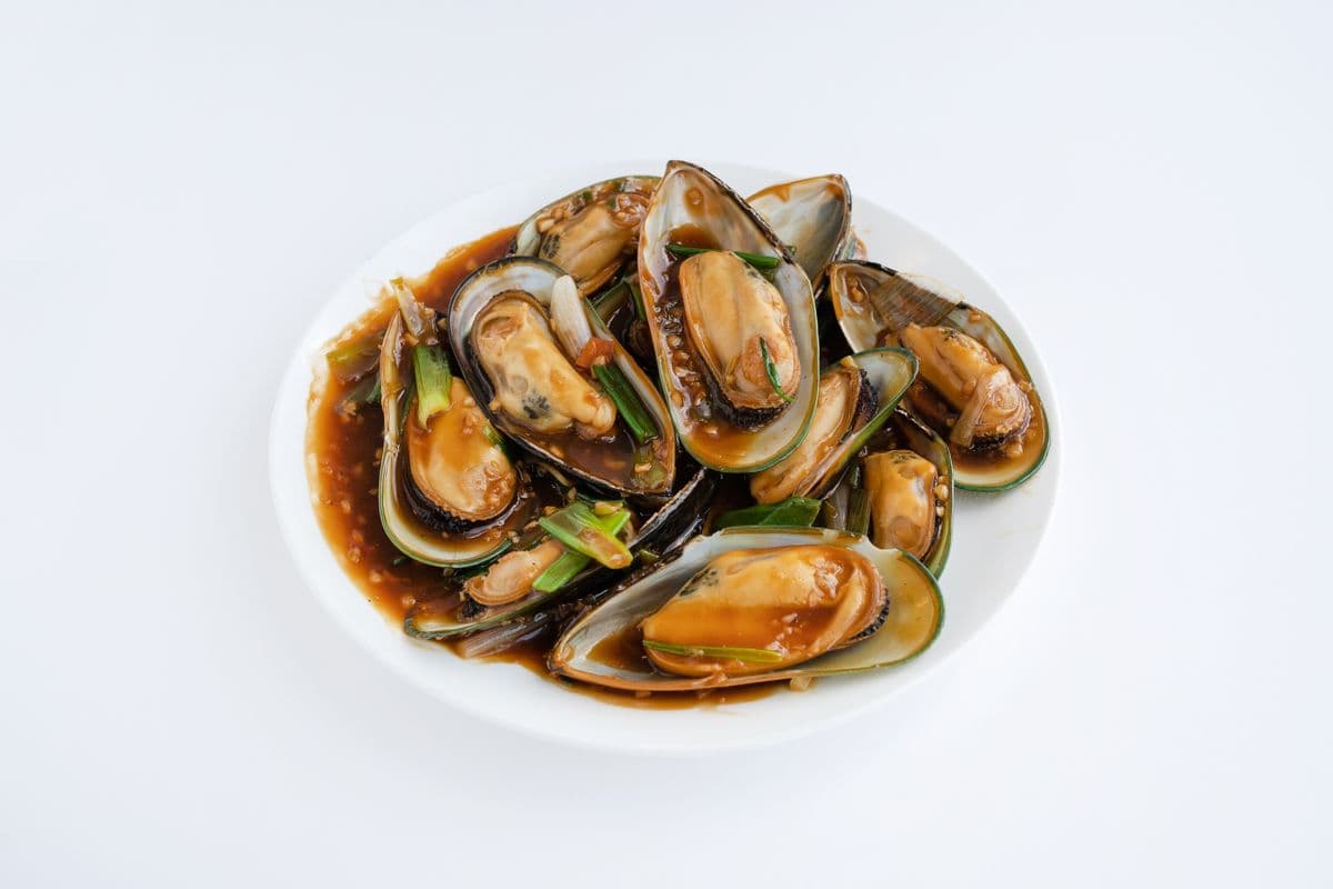 F18. Mussels in Spicy Garlic Sauce