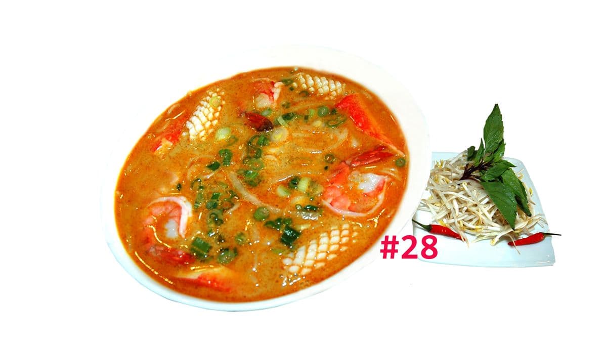28. Curry Seafood(Shrimp, Crabstick, Squid) Soup with Vermicelli Noodles