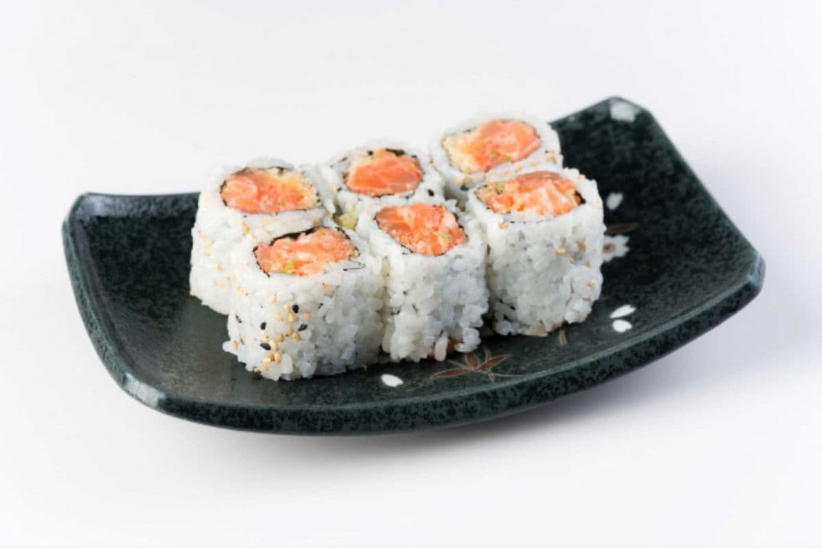 J03. Spicy Salmon Crispy Roll