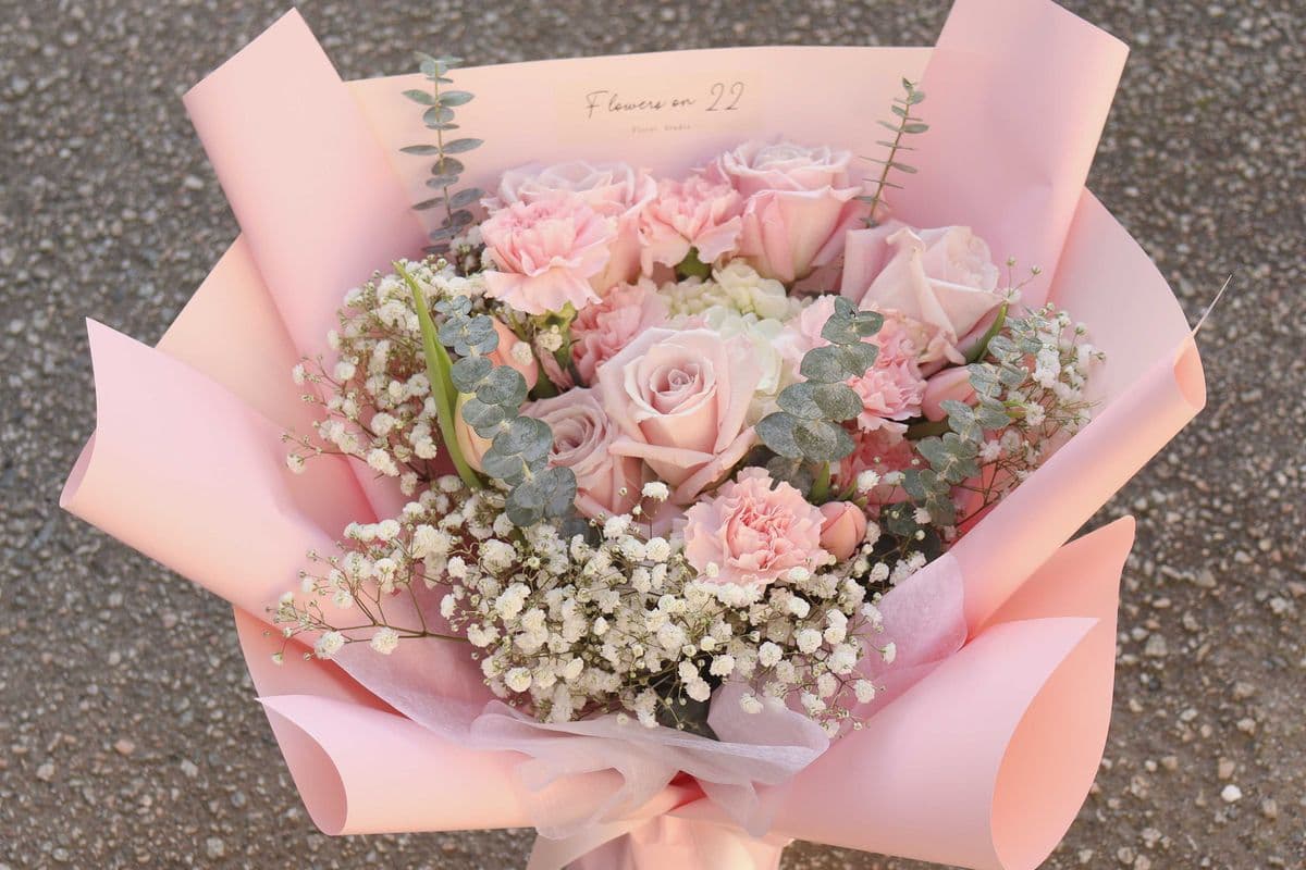 R11. Pink Roses Mixed Bouquet