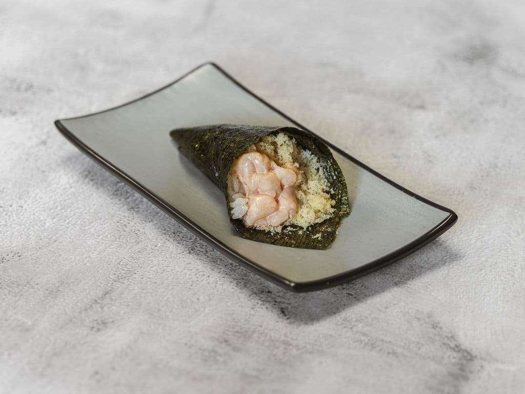 H07 Spicy Scallop Handroll
