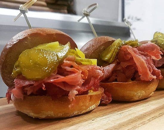 MVP Sliders à la viande fumée / MVP Smoked Meat Sliders