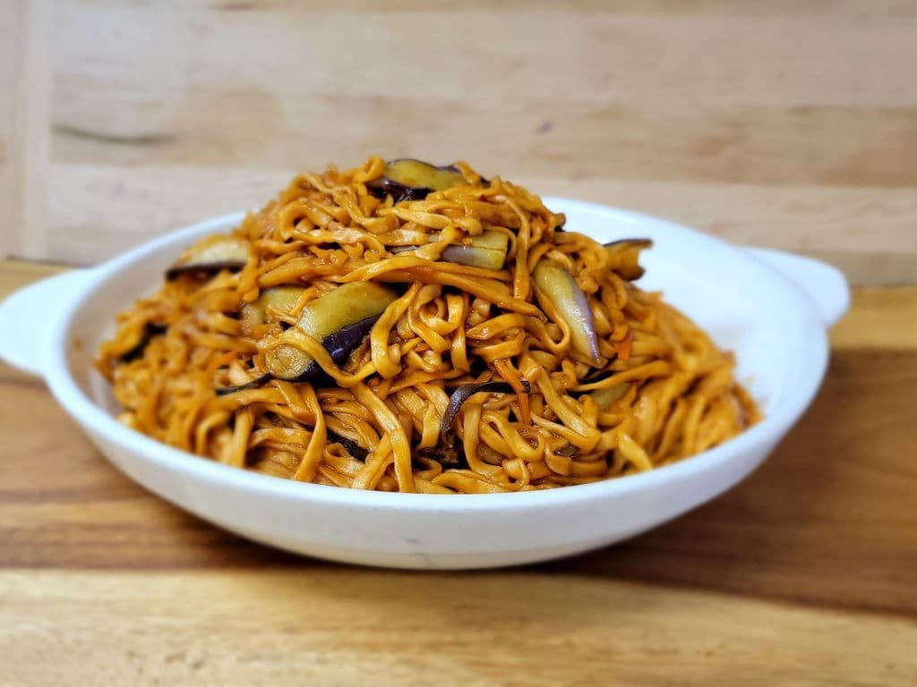 E-fu Noodles with Eggplant with Spicy Garlic Sauce/D116