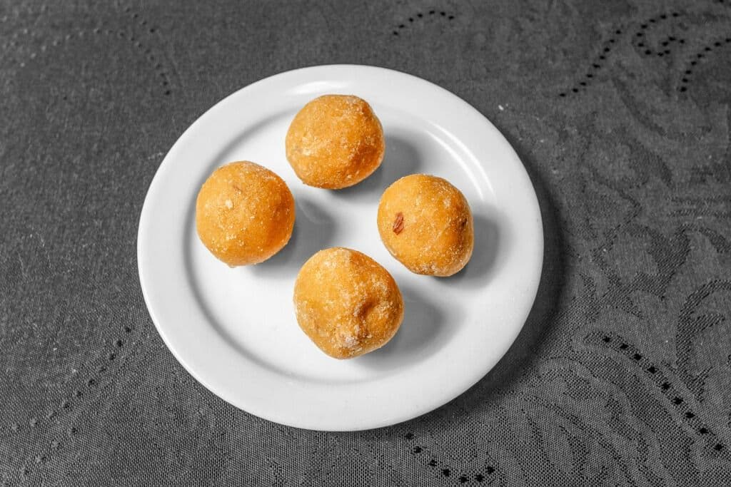 Besan Ladoo ( dry fruit) (LB)