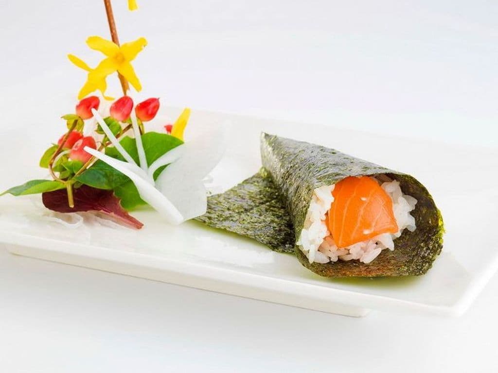 Salmon Hand Roll