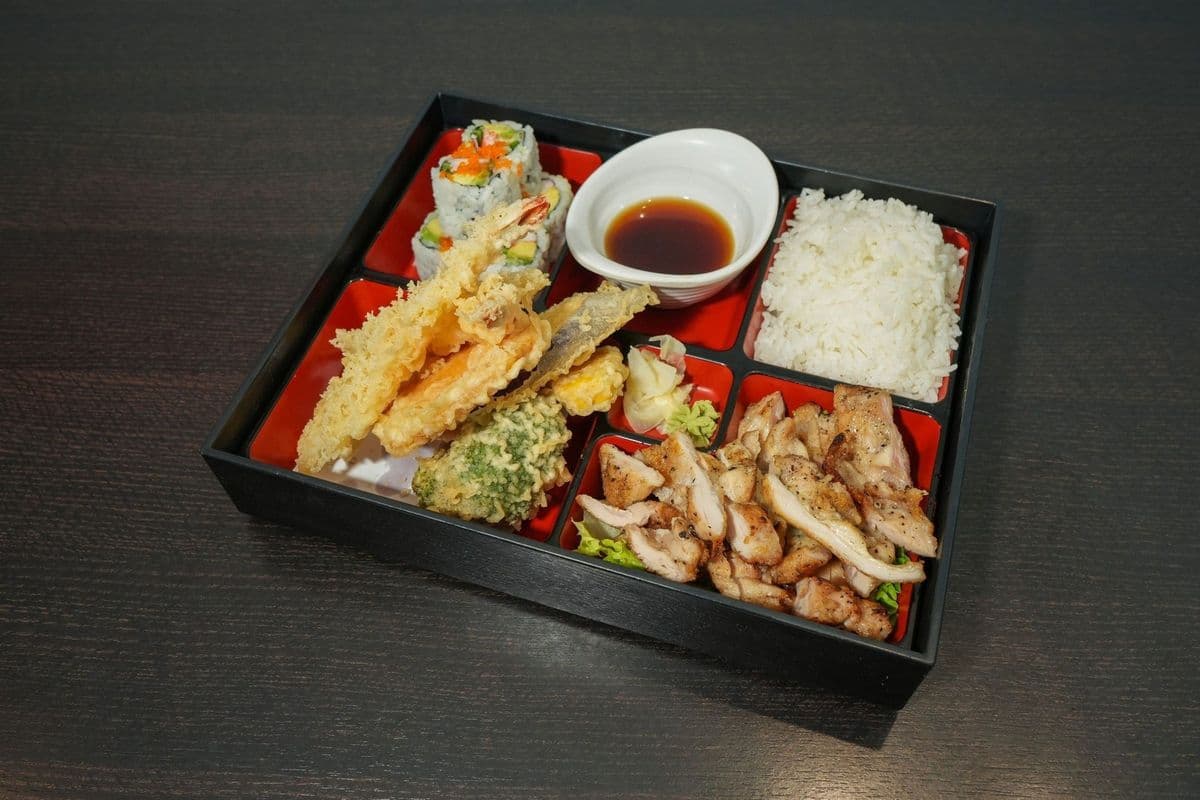 DB4. Teriyaki Chicken Bento 日式照燒雞肉便當晚餐