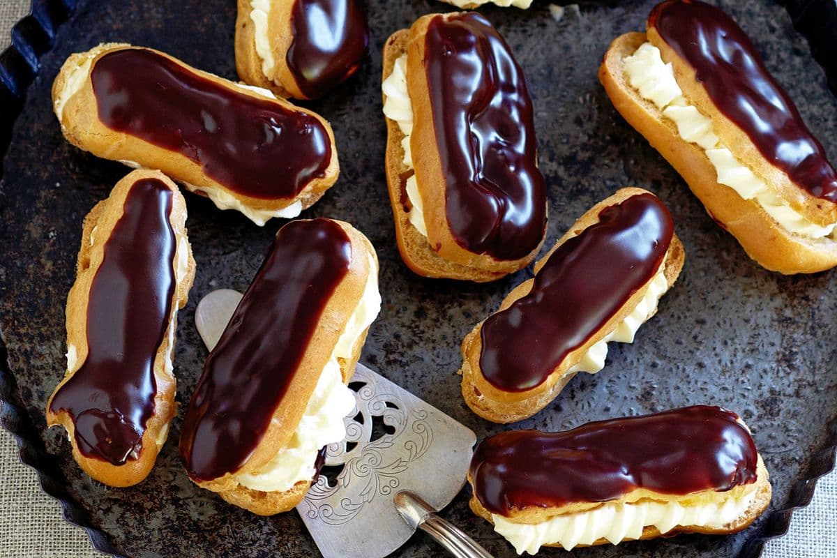 Chocolate Eclairs (6 Pieces)