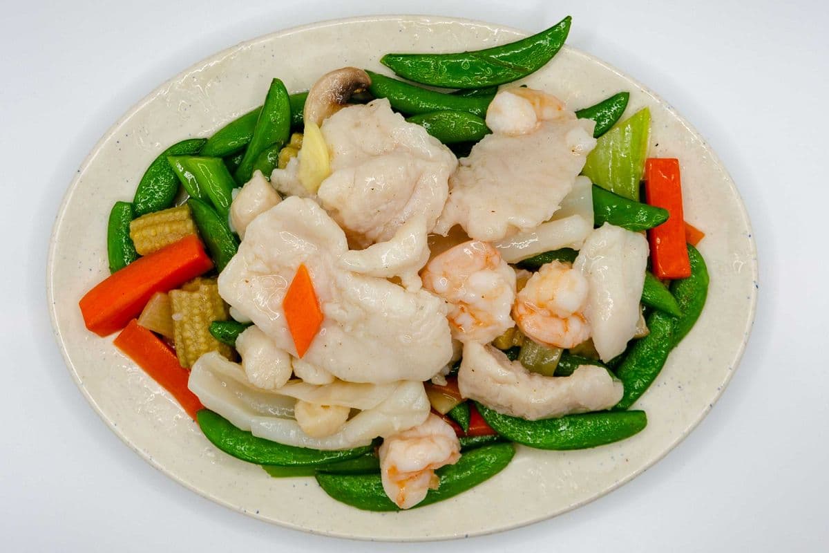Sauteed Seafood with Sugar Snap Pea and Bamboo Slices 油泡海鮮