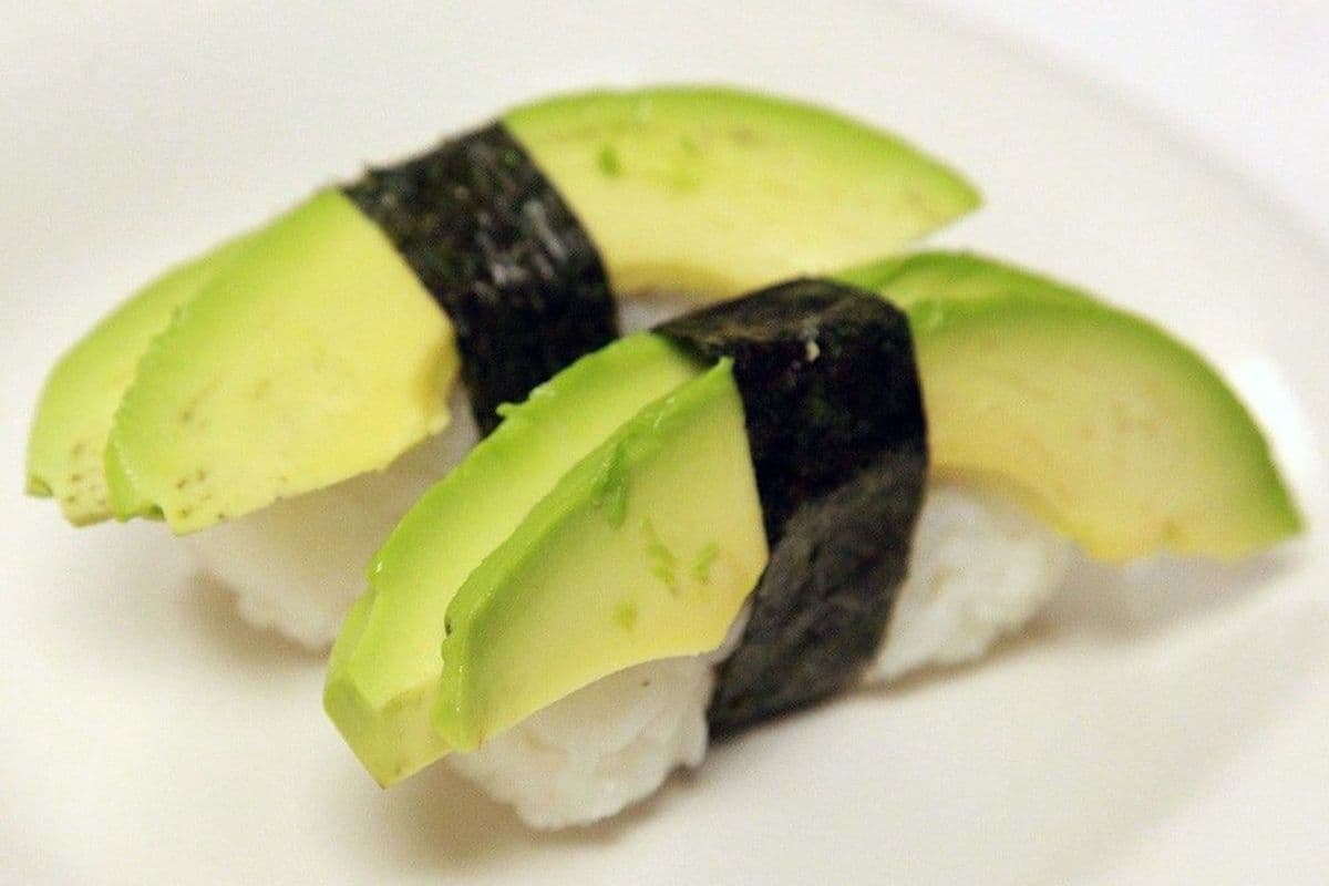 Avocado Sushi (2 pcs)