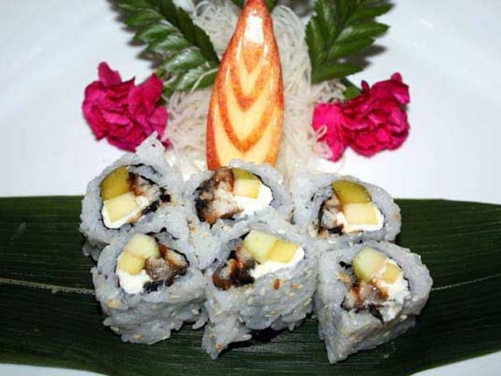 BBQ Eel Mango & Cream Cheese Roll (6pcs)