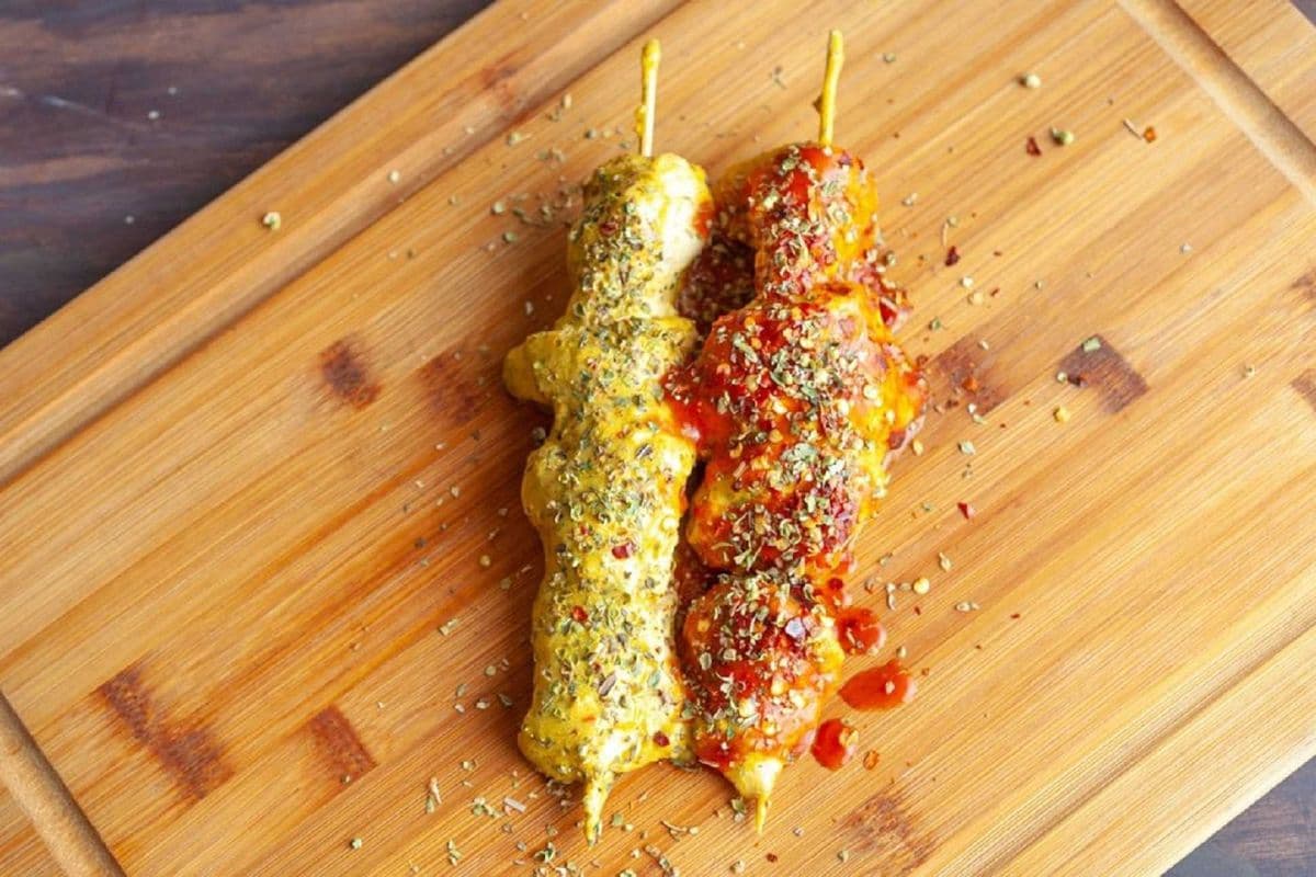 Bâtonnet de souvláki au poulet régulier (2 pcs) / Regular Chicken Souvlaki Stick (2 mcx)
