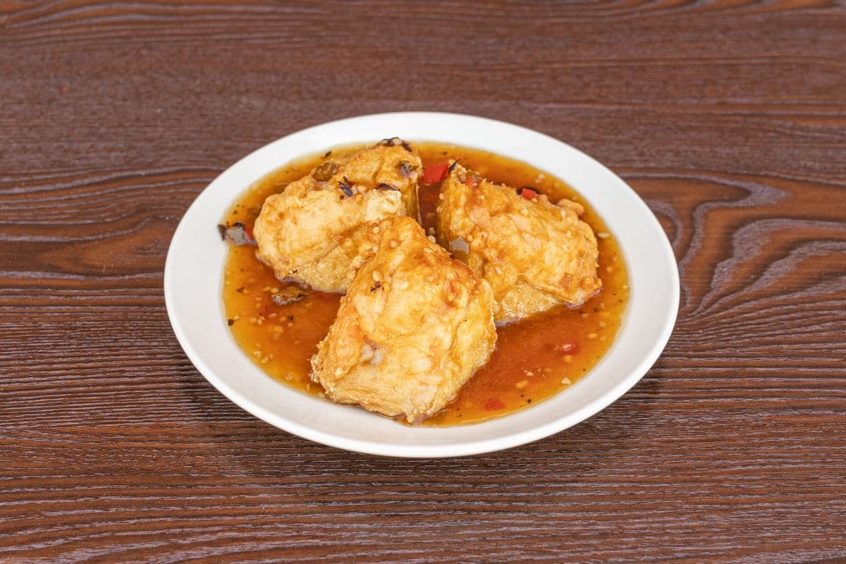豉汁煎釀豆腐 Fried Tofu with Shrimp Paste & Black Bean Sauce (3 pieces)